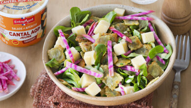 Salade mâche, ravioles poêlées cubes Cantal AOP Entremont