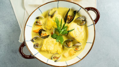 Blanquette de coquillages et lotte au curry