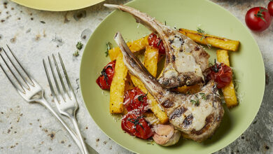 Côtelettes d’agneau grillées parmesan frites de polenta