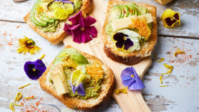 Tartines gratinées Gruyère AOP Suisse fleurs de pensée-viola