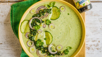 Soupe froide concombre-avocat gremolata