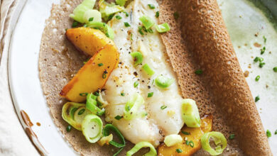 Galette sarrasin filet du poissonnier, pommes caramélisées poireaux