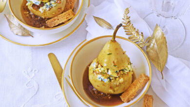 Poires pochées 4 épices bleu de Gex