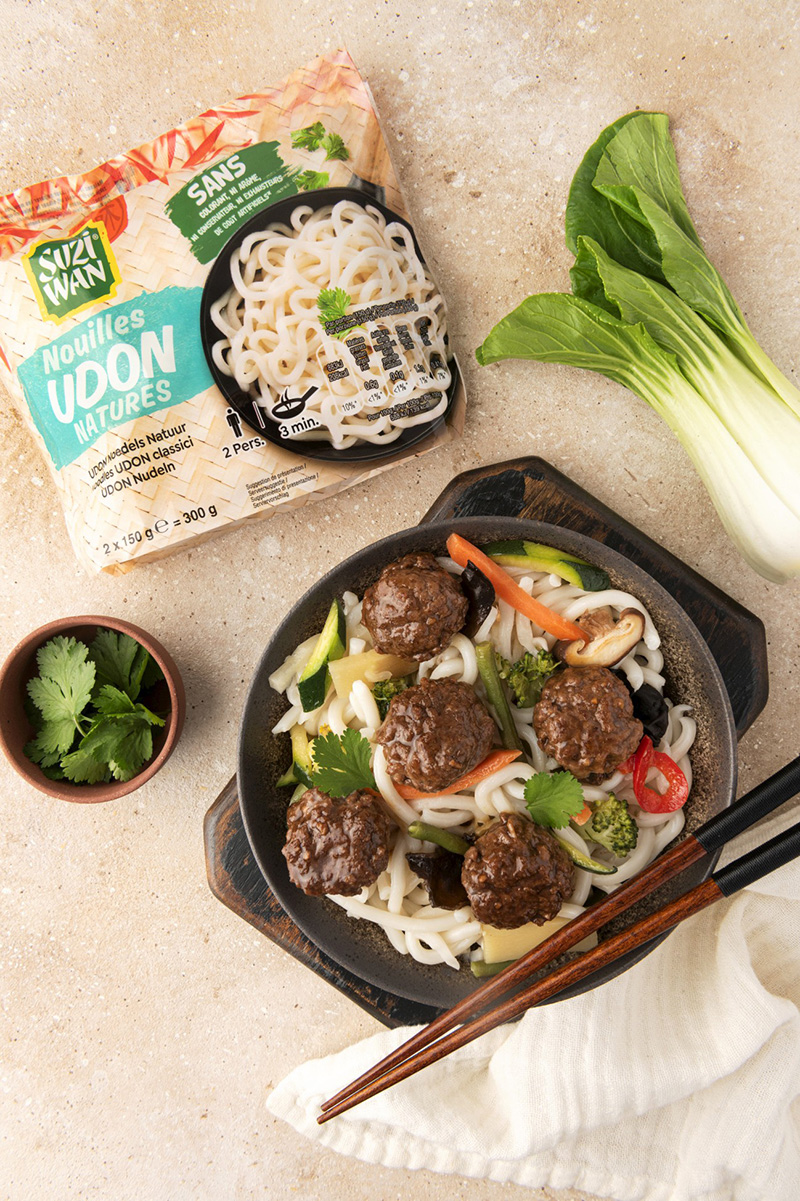 Boulettes de bœuf laquées sauce soja nouilles aux légumes