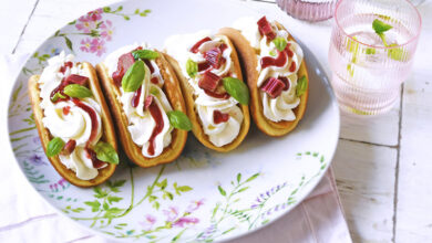 Pancakes chantilly basilic compotée de rhubarbe