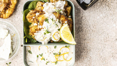 Écrasé de pommes de terre soja, citron sauce yaourt, thym feta