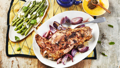 Gigot de chevreau rôti épices asperges vertes