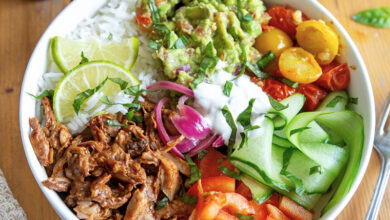 Rainbow bowl cuisse de pintade française effilochée, riz pesto maison