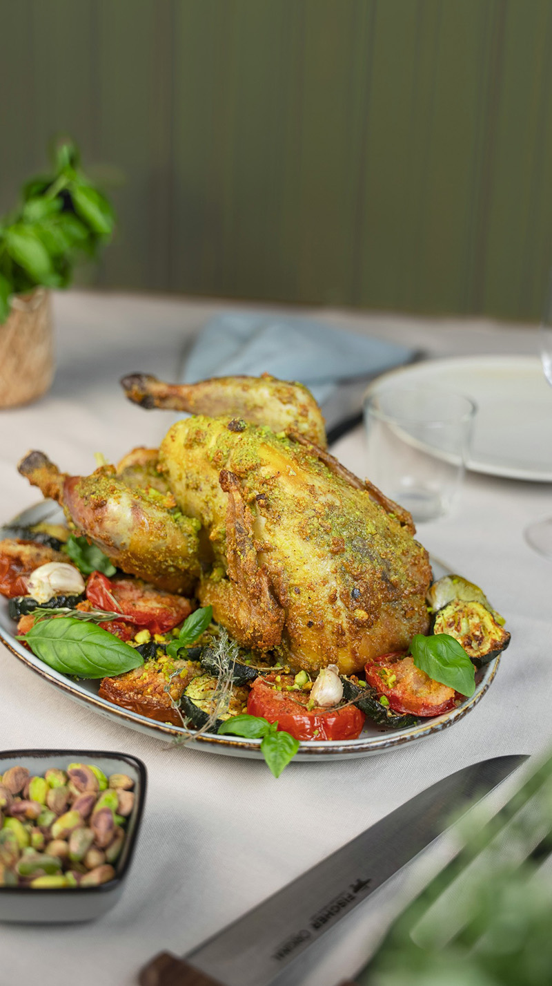 Pintade entière pesto de pistaches