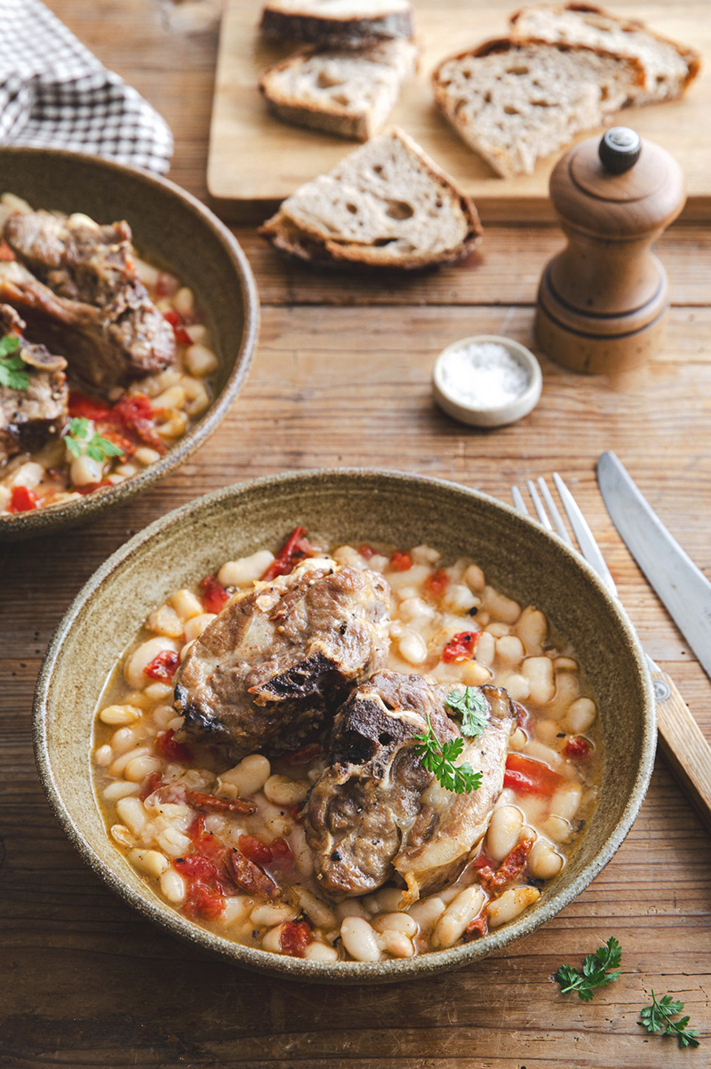 Mijoté de collier d’agneau, haricots blancs chorizo