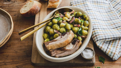 Poitrine d’agneau grillée, choux de Bruxelles braisés lardons