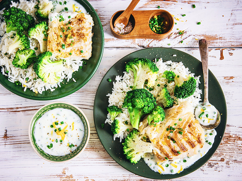 Poisson blanc, brocoli riz, sauce citronnée yaourt