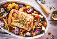 Rôti de porc abricots secs, amandes, oignons rouges panais