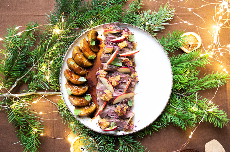 Magret de canard farci, sauce pommeau pomme