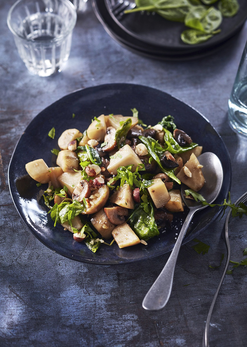 Poêlée topinambours, champignons épinard, noisettes