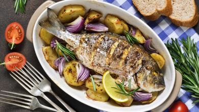 Dorade au four, pommes de terre herbes de Provence