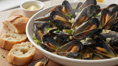 Moules marinières crémeuses vin blanc persil frais