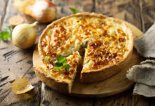 Tarte rustique oignons fondants crème fraîche