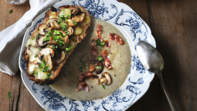 Velouté champignons crémeux tartine grillée champignons / emmental fondant