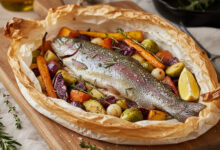 Truite entière papillote, légumes d’hiver rôtis herbes fraîches