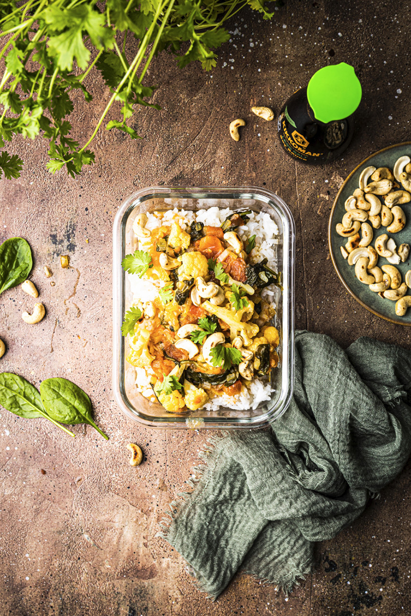 Curry de chou-fleur, noix de cajou riz aux épinards