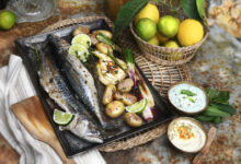 Maquereaux grillés, duo sauces yaourt légumes