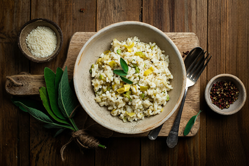 Risotto crémeux poireaux, parmesan sauge croustillante